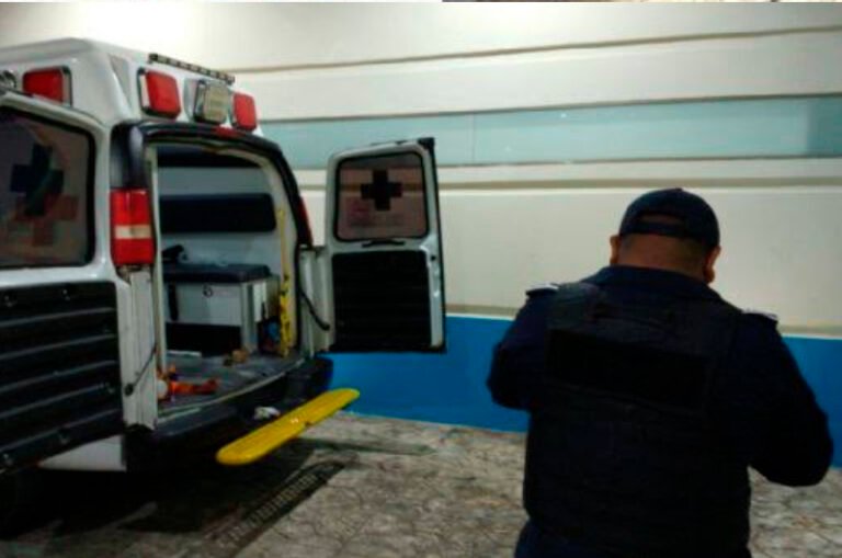 Hallan tirada a mujer severamente golpeada afuera de una escuela de la Región 234 de Cancún