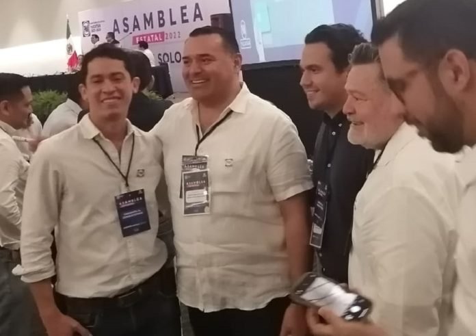 Renán Barrera alcalde de Mérida  gana ampliamente el aplausómetro panista en la asamblea estatal panista